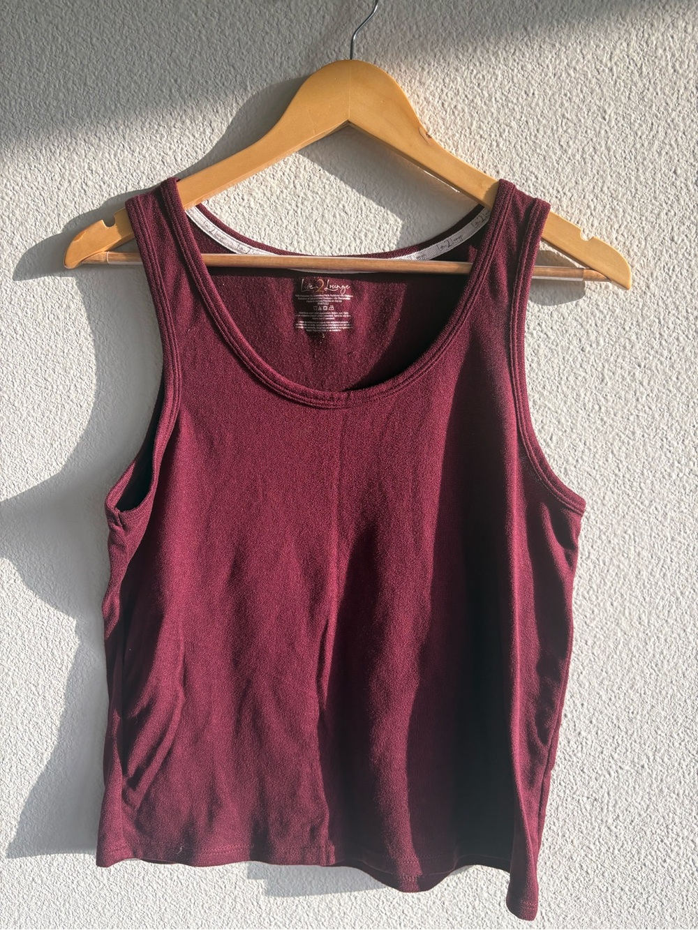 Women's scoop neck tank top